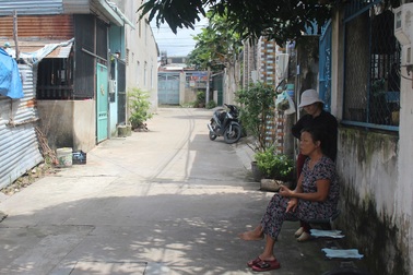 Hai anh em bị nhóm người chém gục giữa đường