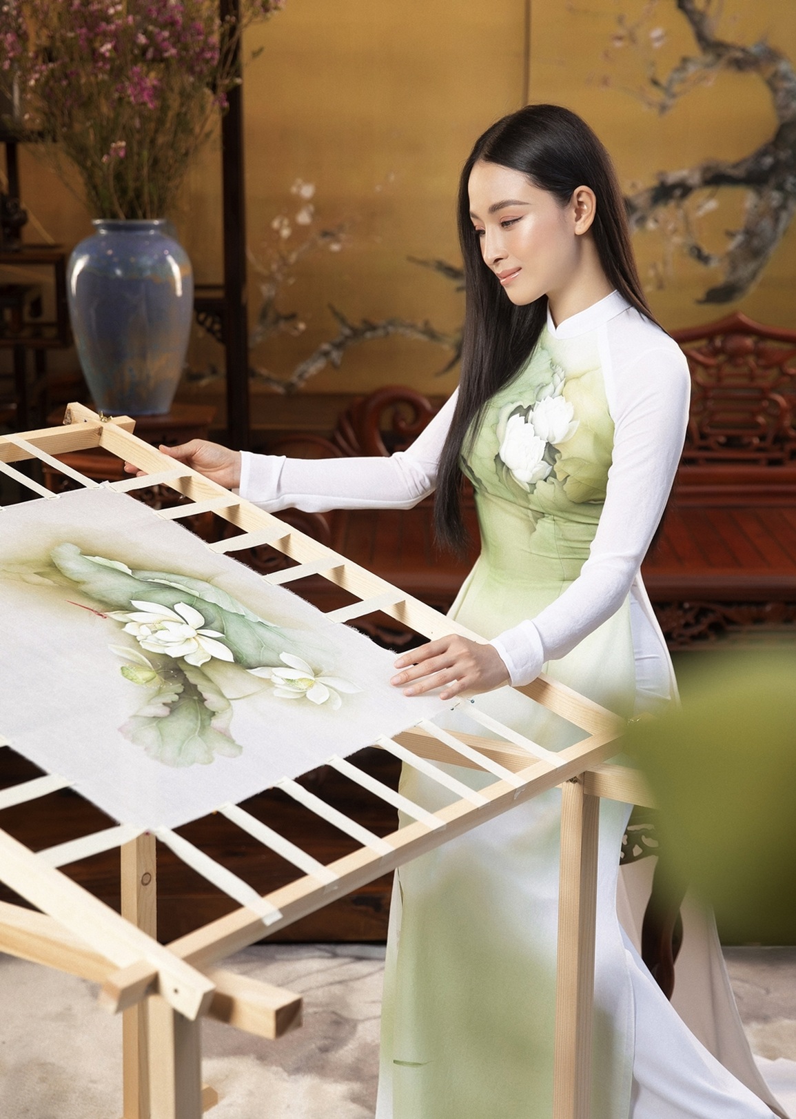 Phương Nga dịu dàng với áo dài - 4 Phương Nga dịu dàng với áo dài - 4