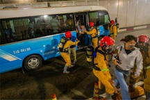 Bên trong buổi diễn tập phòng cháy chữa cháy tại hầm vượt sông Sài Gòn