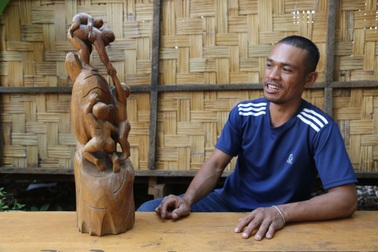 Người kể sử thi Tây Nguyên qua tượng gỗ