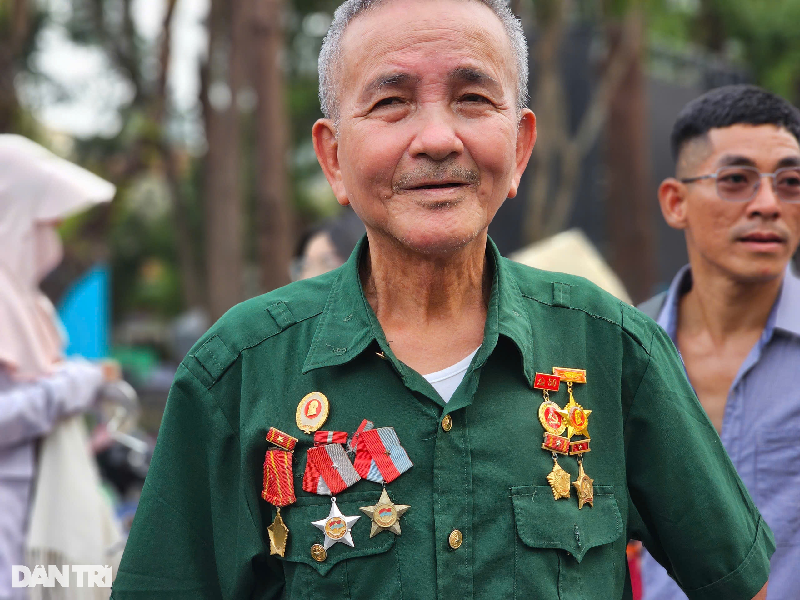 Cựu chiến binh: Tôi muốn thức trọn đêm nay để vui chung với thành phố này - 2 Cựu chiến binh: Tôi muốn thức trọn đêm nay để vui chung với thành phố này - 2