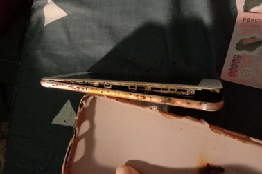 Nữ sinh suýt mất mạng vì sạc điện thoại qua đêm