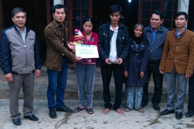 Hơn 45 triệu đồng đến với gia đình có hai con thơ bị dị tật bẩm sinh