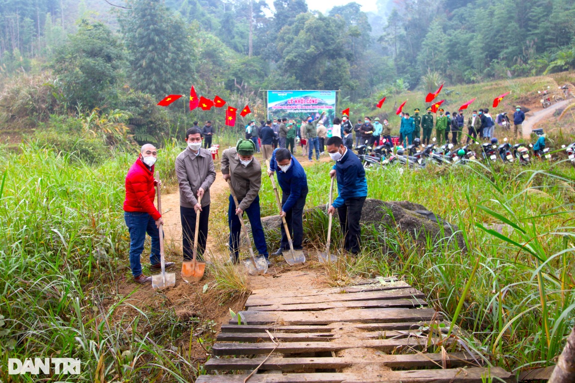 Khởi công xây cầu Dân trí thứ 21 tại xã vùng biên Việt - Lào - 11 Khởi công xây cầu Dân trí thứ 21 tại xã vùng biên Việt - Lào - 11