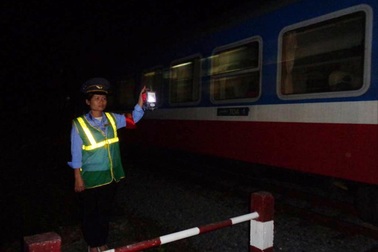 Đường sắt Việt Nam: “3 năm đèn sách để 30 năm xách đèn”