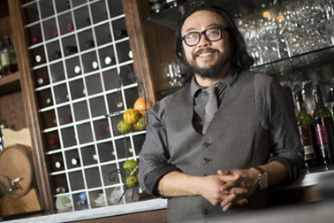 Đầu bếp gốc Việt vực dậy chuỗi nhà hàng gia đình danh tiếng ở Mỹ