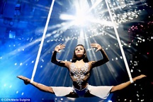 Thót tim trước cú ngã từ độ cao 18m của nữ diễn viên xiếc