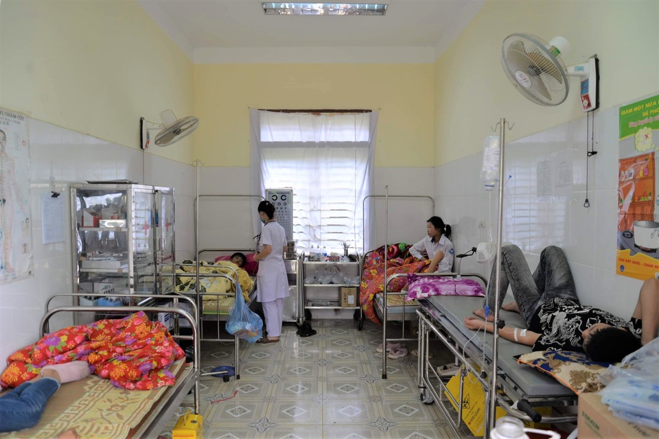 Sơn La: Hơn 40 học sinh cấp 2 nhập viện sau bữa sáng gần trường - 3 Sơn La: Hơn 40 học sinh cấp 2 nhập viện sau bữa sáng gần trường - 3