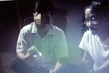 Trưởng Công an xã bị tố đánh bài ăn tiền