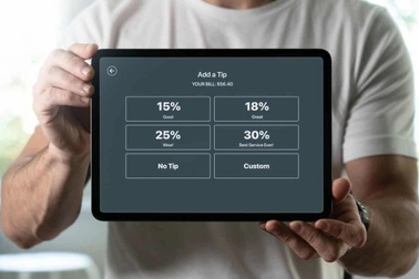 Văn hóa "gợi ý" tiền boa gây tranh cãi ở các nhà hàng Mỹ