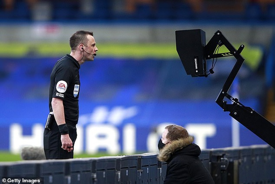 HLV Solskjaer tố Chelsea chơi bẩn khiến Man Utd mất oan quả phạt đền - 2 HLV Solskjaer tố Chelsea chơi bẩn khiến Man Utd mất oan quả phạt đền - 2