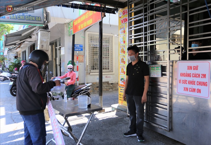 Nhịp sống Đà Nẵng ngày đầu tiên nới lỏng giãn cách xã hội - Ảnh 4. Nhịp sống Đà Nẵng ngày đầu tiên nới lỏng giãn cách xã hội - Ảnh 4.