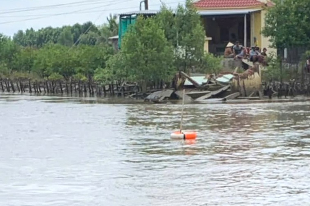 Tìm thấy thi thể bé trai 3 tuổi mất tích trên sông ở Cà Mau - 1