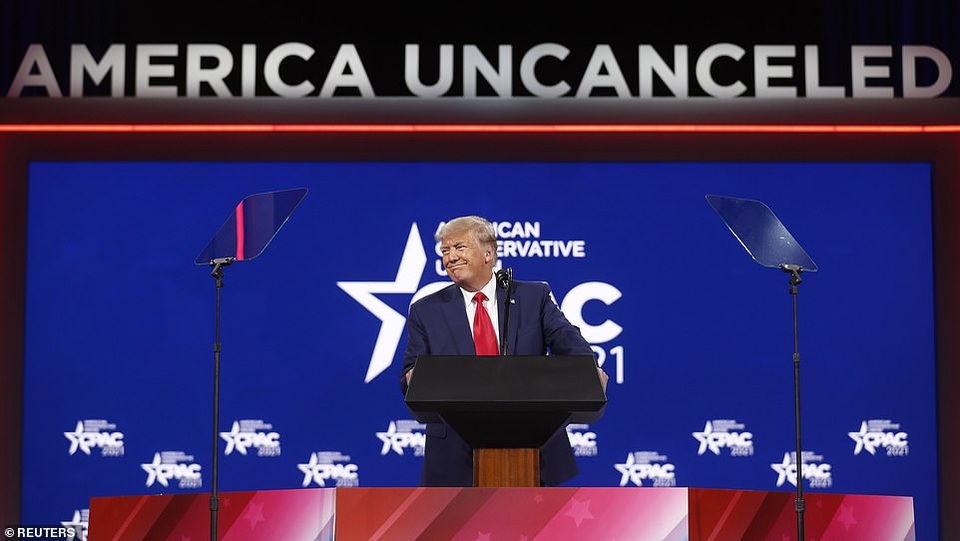 Ông Trump gây sốt trong ngày tái xuất: Các bạn nhớ tôi chưa? - 1 Ông Trump gây sốt trong ngày tái xuất: Các bạn nhớ tôi chưa? - 1
