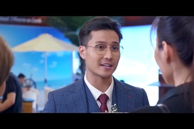 Sơn gây náo loạn khi tìm đến Bách Hợp mời Linh về làm việc.