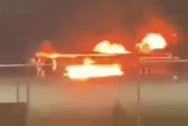 Máy bay "bóng ma bầu trời" của Mỹ cháy ngùn ngụt như cầu lửa