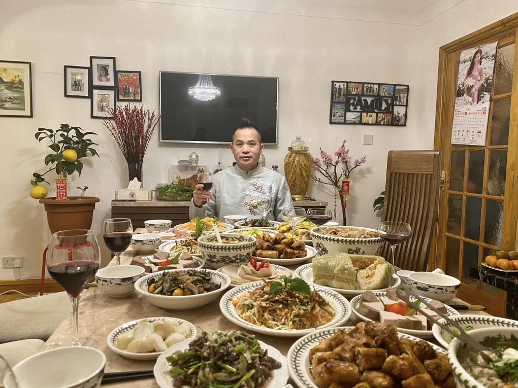 Ông bố Việt làm vườn di động hơn 100 loại rau, nấu đủ món đón Tết ở Anh - 11 Ông bố Việt làm vườn di động hơn 100 loại rau, nấu đủ món đón Tết ở Anh - 11
