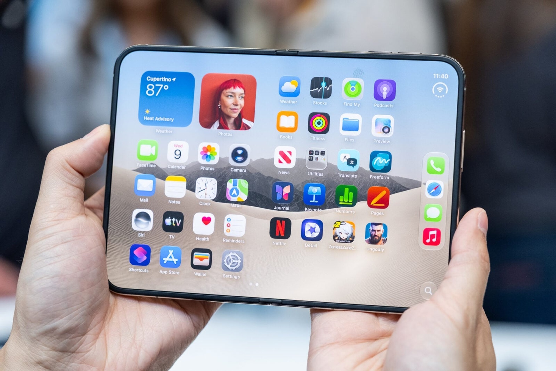 Người chờ mua iPhone Duo nhận tin không vui - 1