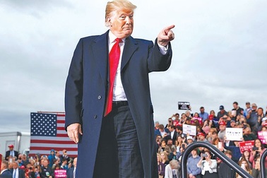 Chiêu bài của ông Trump trước “đêm chung kết” liệu có tác dụng?