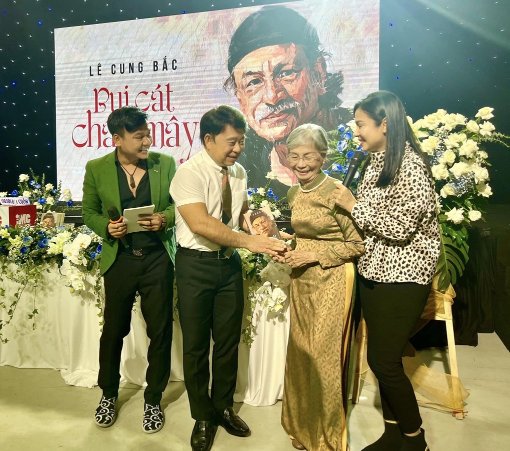 Việt Trinh kể bị trầm cảm 2 năm, lý do không đến thăm đạo diễn Lê Cung Bắc - 2 Việt Trinh kể bị trầm cảm 2 năm, lý do không đến thăm đạo diễn Lê Cung Bắc - 2
