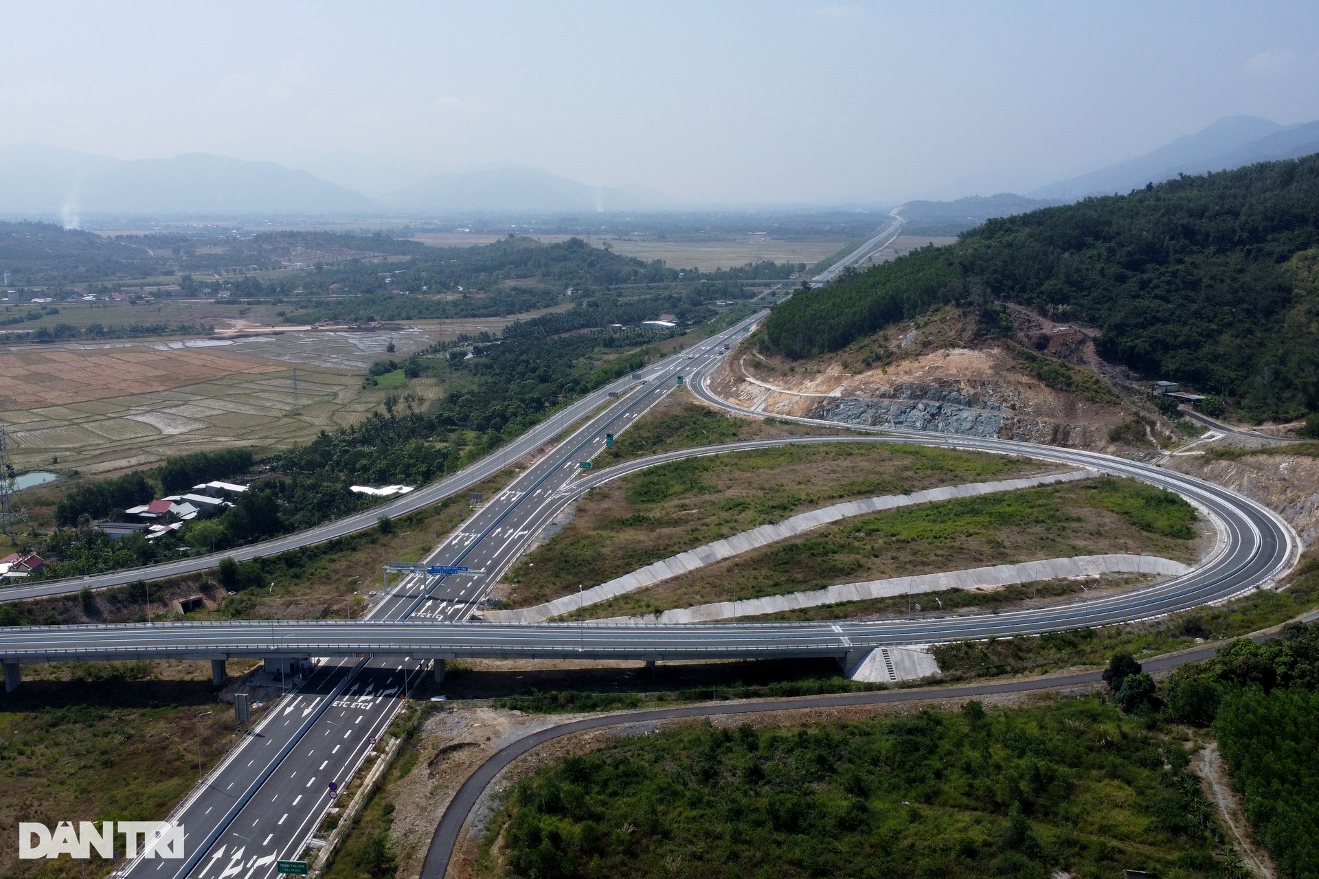 Hơn 70km cao tốc Vân Phong - Nha Trang trước ngày thông xe - 3 Hơn 70km cao tốc Vân Phong - Nha Trang trước ngày thông xe - 3