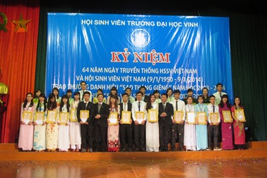 ĐH Vinh: Gần 100 SV đạt danh hiệu “Sao Tháng Giêng”, “Sinh viên 5 tốt”