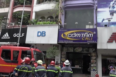 Quán cơm tấm 3 tầng bất ngờ bốc cháy, thực khách chạy tán loạn