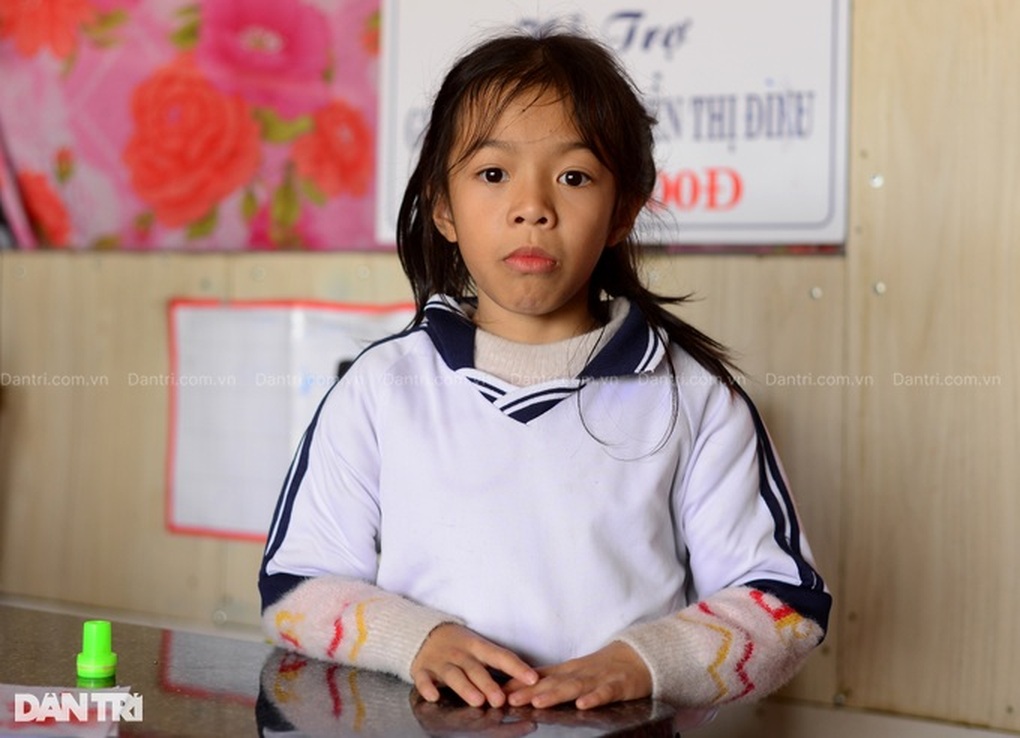 Gia đình tha hương khốn khó, chồng phụ hồ nuôi vợ suy thận mạn, con u máu - 3 Gia đình tha hương khốn khó, chồng phụ hồ nuôi vợ suy thận mạn, con u máu - 3