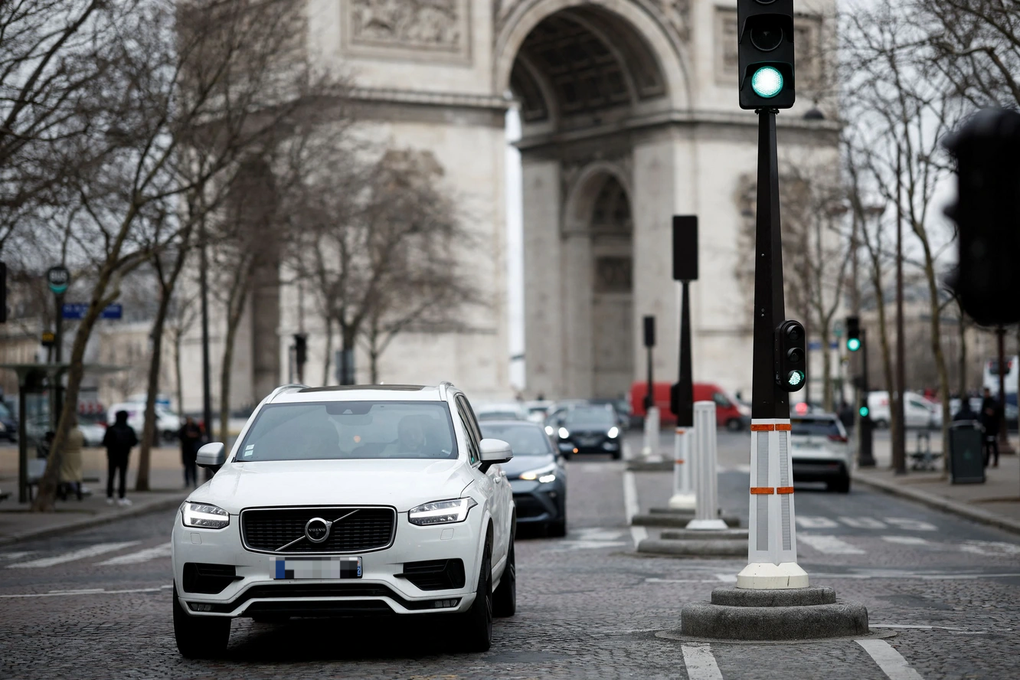 Paris tăng gấp 3 lần phí đỗ xe SUV để bảo vệ môi trường - 1 Paris tăng gấp 3 lần phí đỗ xe SUV để bảo vệ môi trường - 1