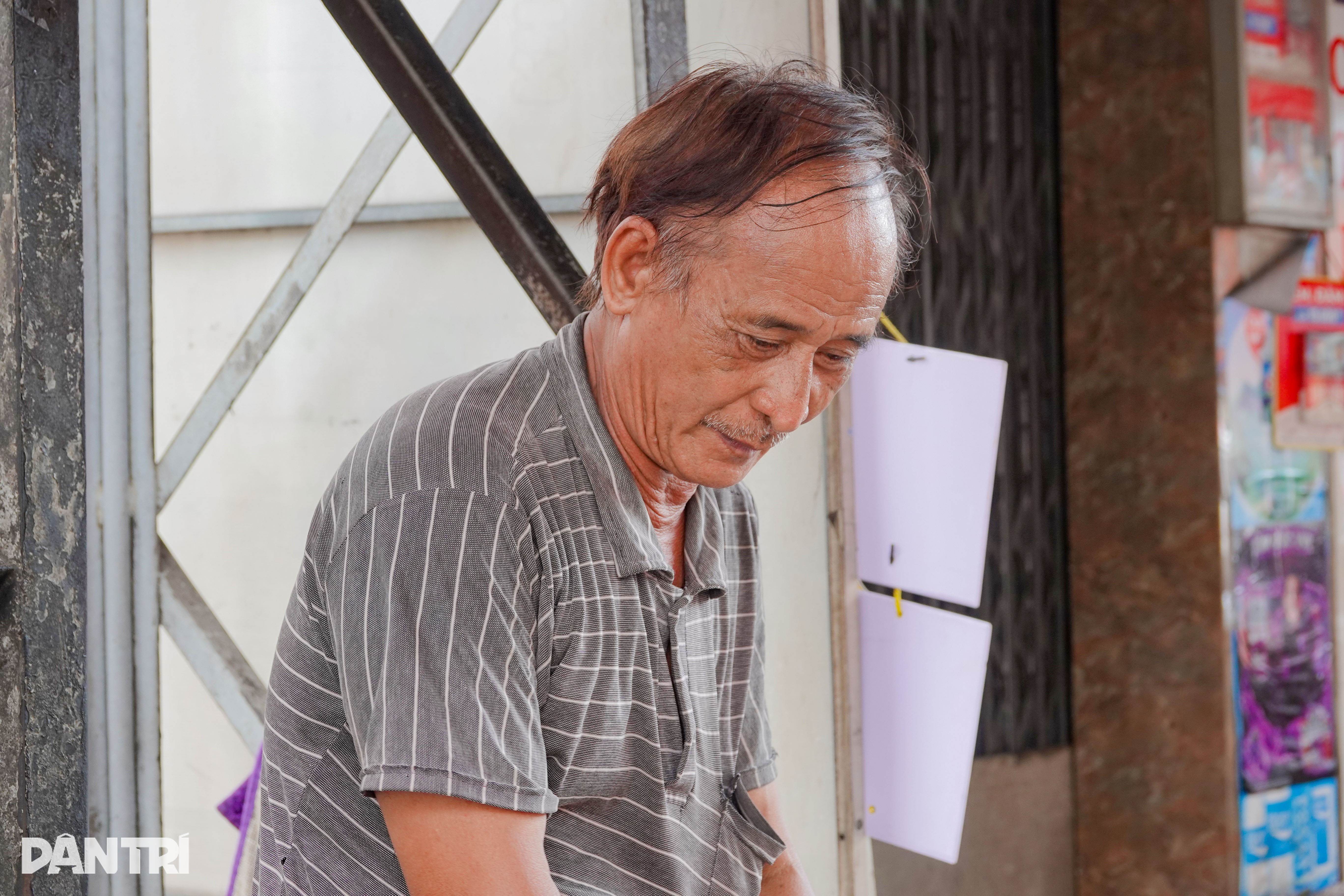 Vợ chồng già bán bánh xèo nuôi cháu nội... không máu mủ - 7 Vợ chồng già bán bánh xèo nuôi cháu nội... không máu mủ - 7