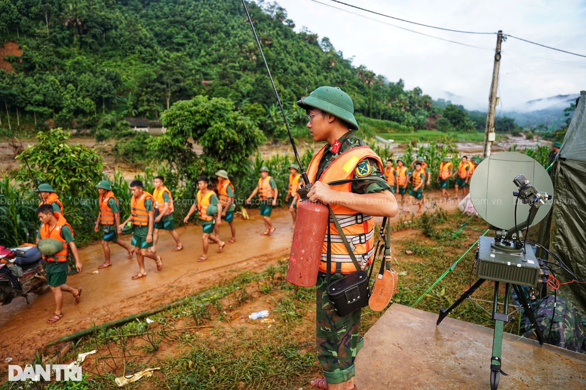Chó nghiệp vụ tìm kiếm người bị nạn sau trận lũ càn quét Làng Nủ ở Lào Cai - 11 Chó nghiệp vụ tìm kiếm người bị nạn sau trận lũ càn quét Làng Nủ ở Lào Cai - 11