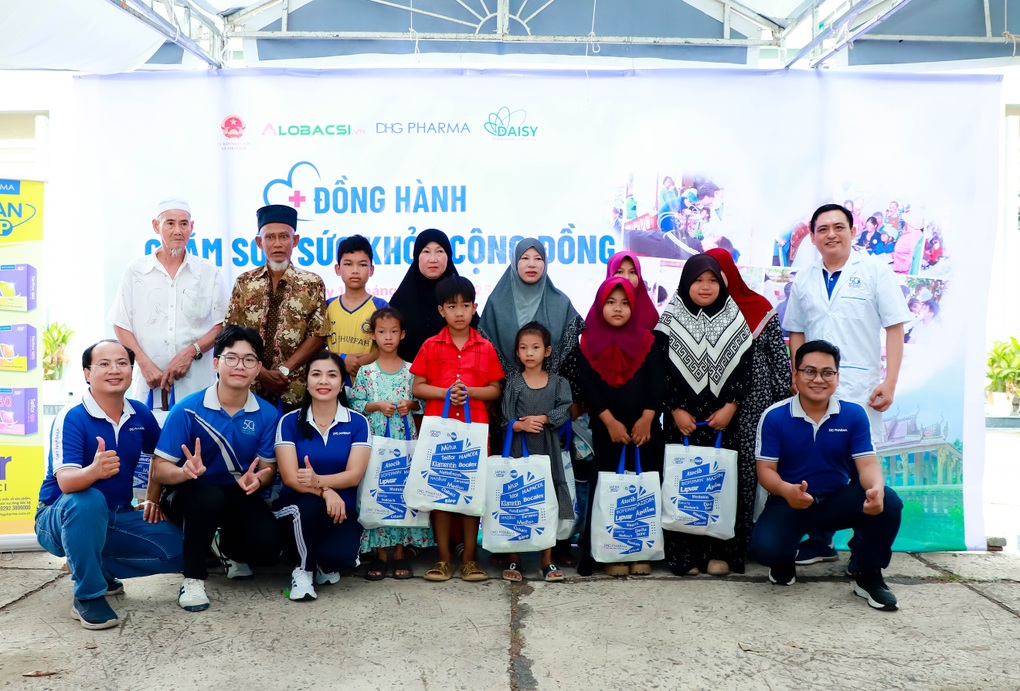 DHG Pharma: Hành trình gieo sức khỏe tại vùng biên tỉnh An Giang - 4 DHG Pharma: Hành trình gieo sức khỏe tại vùng biên tỉnh An Giang - 4
