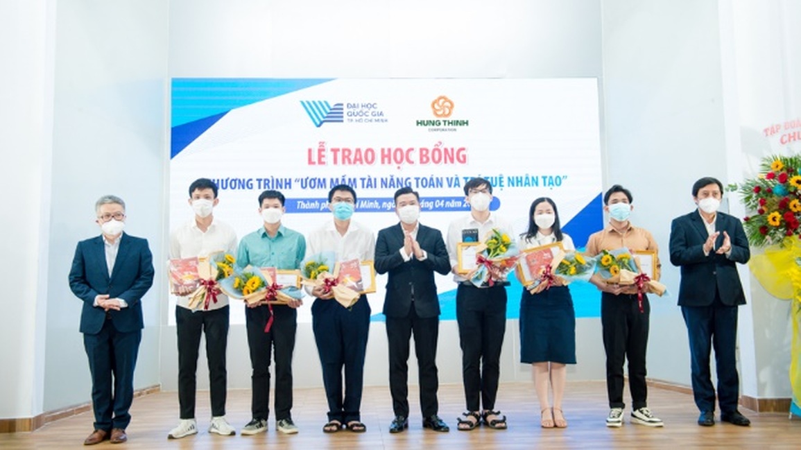 Khởi động chương trình Ươm mầm tài năng toán và trí tuệ nhân tạo - 4 Khởi động chương trình Ươm mầm tài năng toán và trí tuệ nhân tạo - 4