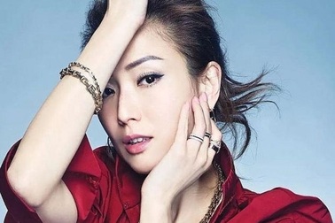 Trịnh Tú Văn khoe ảnh mới, tự động viên sau scandal ngoại tình của chồng