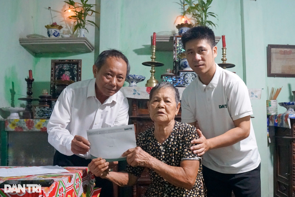 Báo Dân trí tặng quà tri ân gia đình người có công ở miền Trung, Tây Nguyên - 5 Báo Dân trí tặng quà tri ân gia đình người có công ở miền Trung, Tây Nguyên - 5