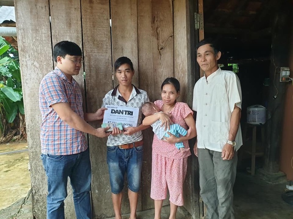 Chủ tịch Quảng Bình tặng Bằng khen cho phóng viên Báo Dân trí - 4 Chủ tịch Quảng Bình tặng Bằng khen cho phóng viên Báo Dân trí - 4