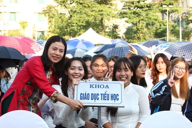 Tăng 85% nguyện vọng, điểm chuẩn sư phạm dự kiến "chạm trần"