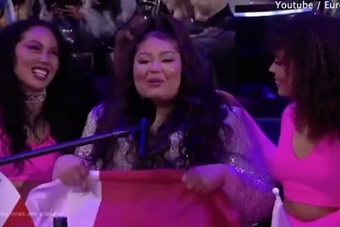 Hành động gây nghi ngờ của nam ca sĩ Damiano David tại cuộc thi Eurovision