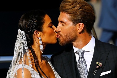 MC truyền hình 41 tuổi kết hôn với danh thủ Sergio Ramos