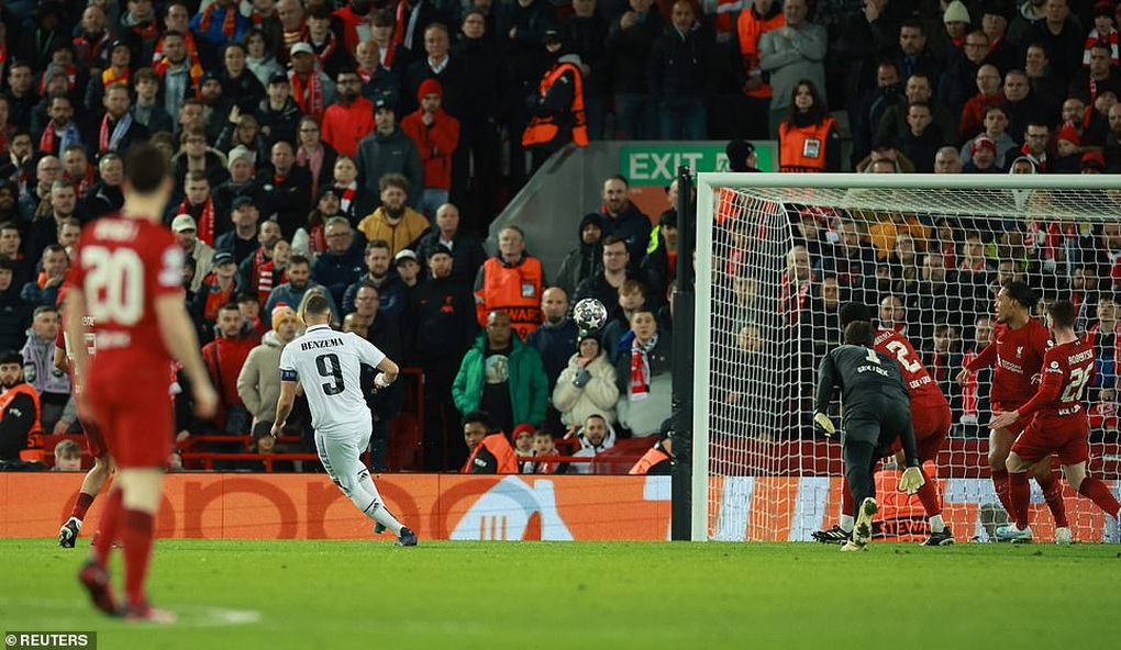 Benzema và Vinicius lập cú đúp, Real Madrid ngược dòng hạ Liverpool - 7 Benzema và Vinicius lập cú đúp, Real Madrid ngược dòng hạ Liverpool - 7