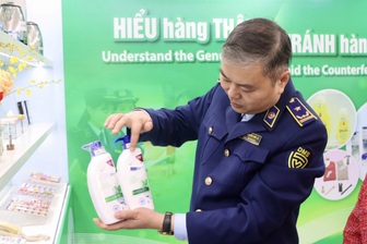 Hàng giả tinh vi, lãnh đạo Cục Quản lý thị trường chỉ cách nhận diện