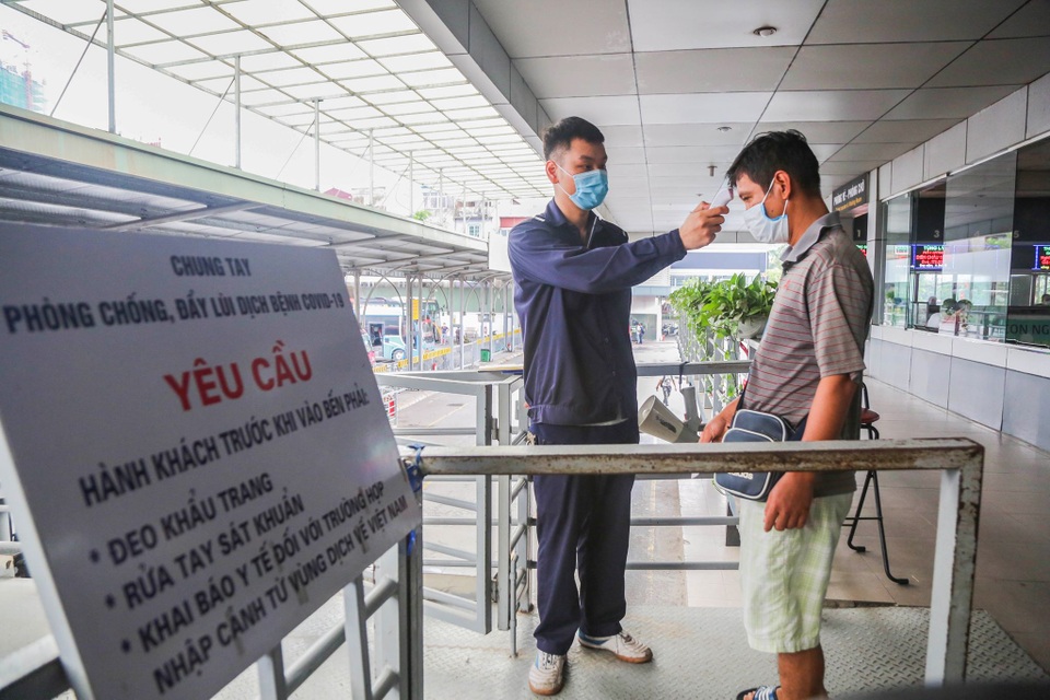 Hà Nội: Các bến xe phòng chống dịch Covid-19 ra sao? - 12 Hà Nội: Các bến xe phòng chống dịch Covid-19 ra sao? - 12