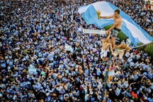 Kinh hoàng với cảnh hàng triệu CĐV Argentina phát cuồng vì Messi