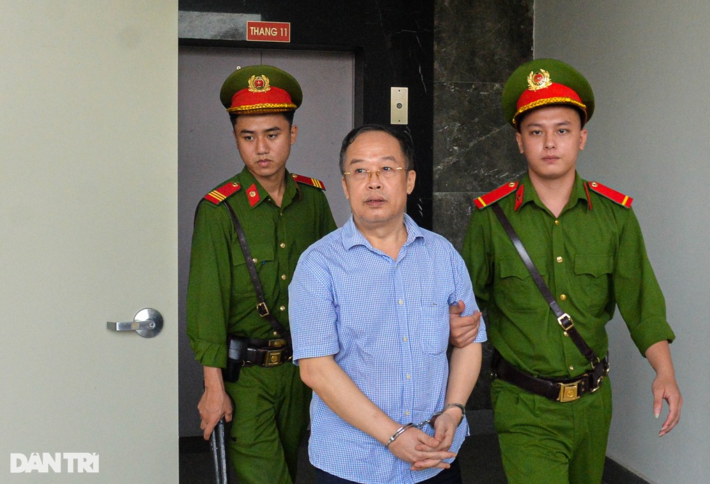 Lĩnh án chung thân, Hoàng Văn Hưng còn bị truy thu 18 tỷ đồng - 3 Lĩnh án chung thân, Hoàng Văn Hưng còn bị truy thu 18 tỷ đồng - 3