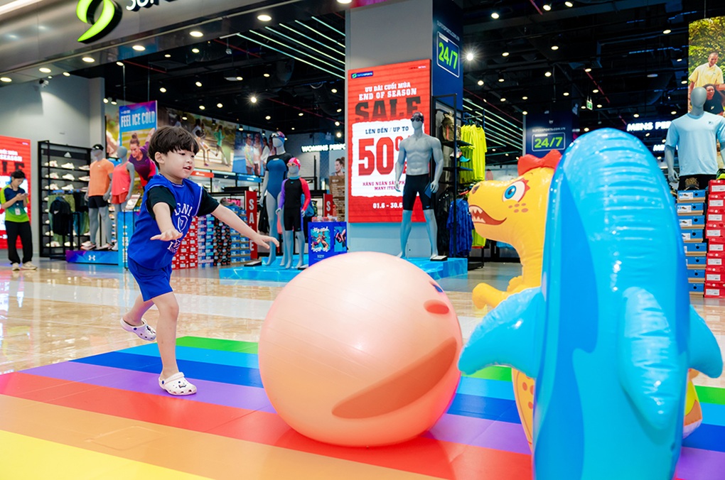 Không khí vui tươi gắn kết gia đình tại các trung tâm thương mại - 2