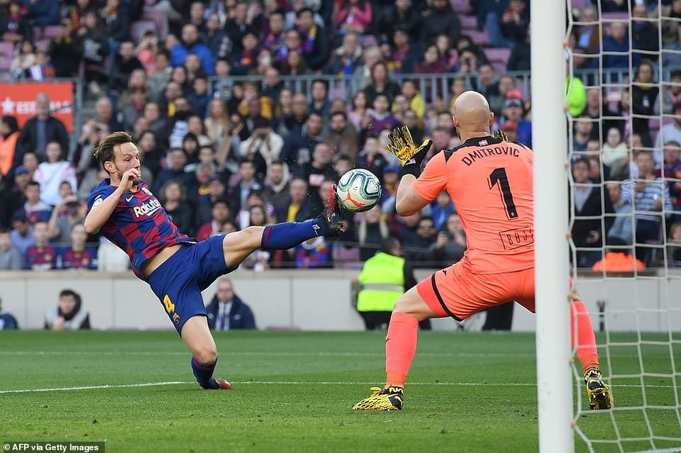 Messi ghi 4 bàn, Barcelona thắng đậm Eibar và giành ngôi đầu bảng - 7 Messi ghi 4 bàn, Barcelona thắng đậm Eibar và giành ngôi đầu bảng - 7