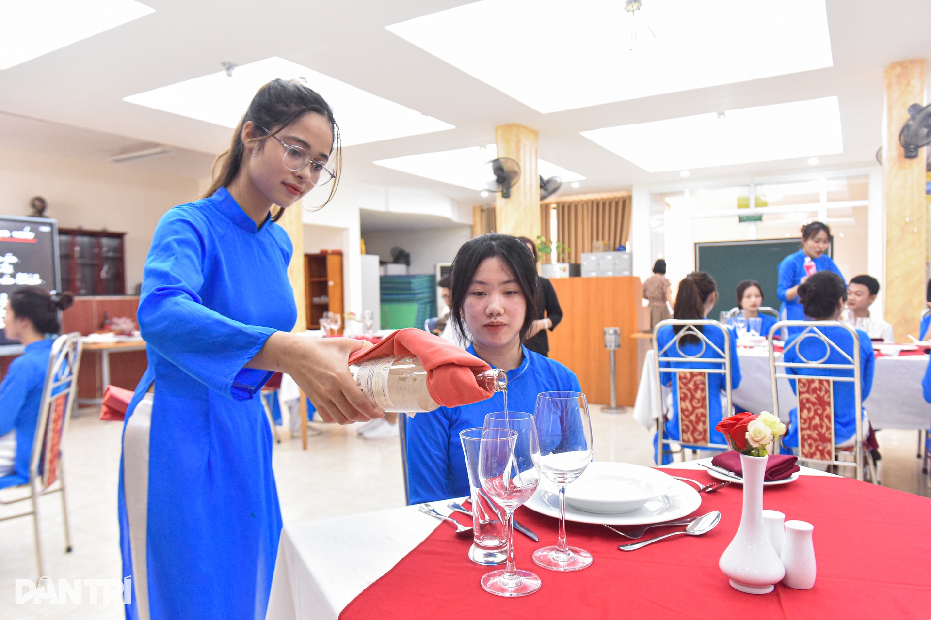 Người trẻ là tín đồ ăn ngon, mặc đẹp thì chọn học nghề gì? - 8 Người trẻ là tín đồ ăn ngon, mặc đẹp thì chọn học nghề gì? - 8