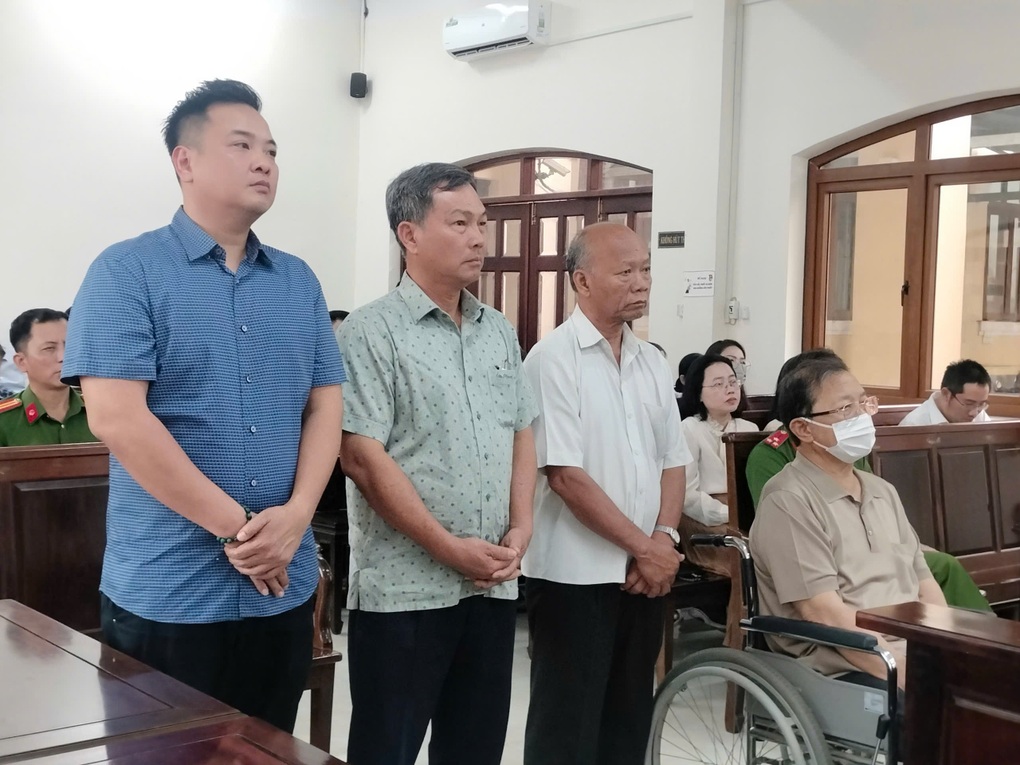 Nguyên Chủ tịch Tổng công ty Tín Nghĩa lĩnh 19 năm tù - 1 Nguyên Chủ tịch Tổng công ty Tín Nghĩa lĩnh 19 năm tù - 1
