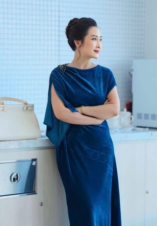 Sắc vóc xinh đẹp, trẻ hơn tuổi của "vợ trưởng thôn" Khánh Huyền - 9