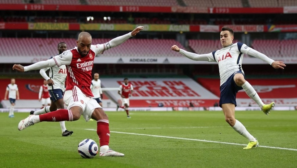 Arsenal 2-1 Tottenham: Lamela lập siêu phẩm Rabona và bị đuổi - 11 Arsenal 2-1 Tottenham: Lamela lập siêu phẩm Rabona và bị đuổi - 11